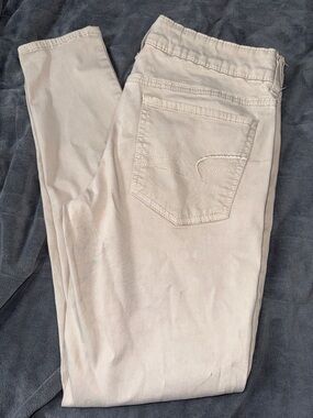 AEO Classic  Women’s Slim jeggings Jeans in Light Beige size 6